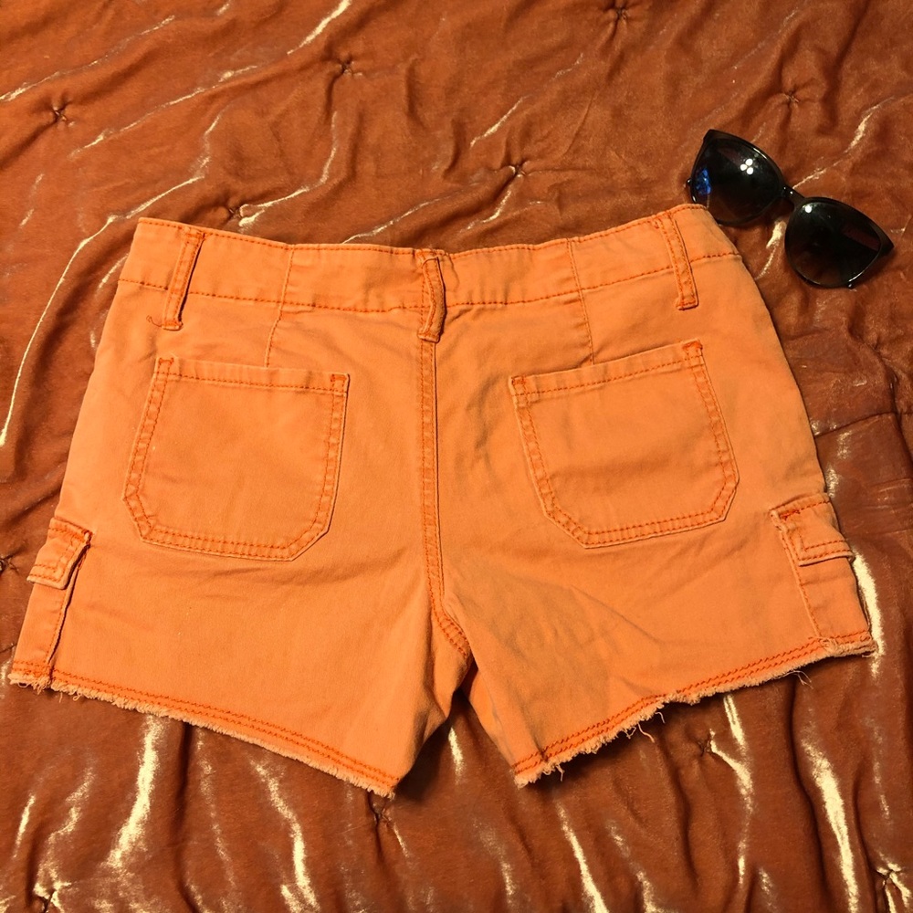Cute orange shorts!